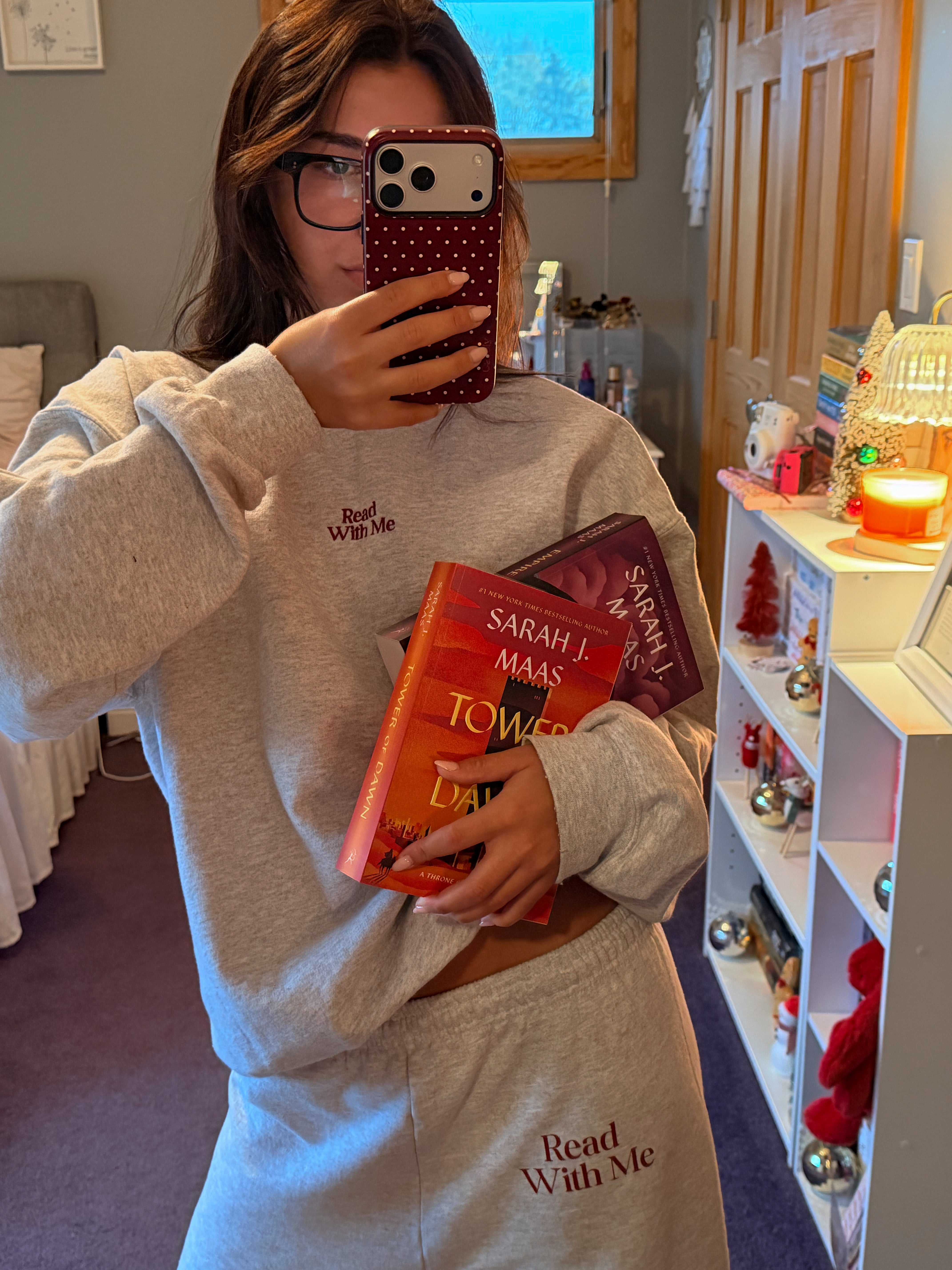 Read With Me Crewneck – Enlightened Soul Co.
